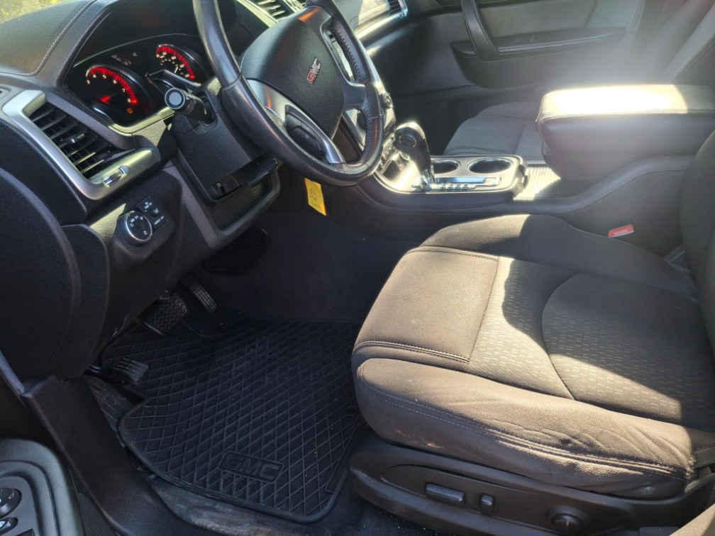 Additional photo of vehicle.