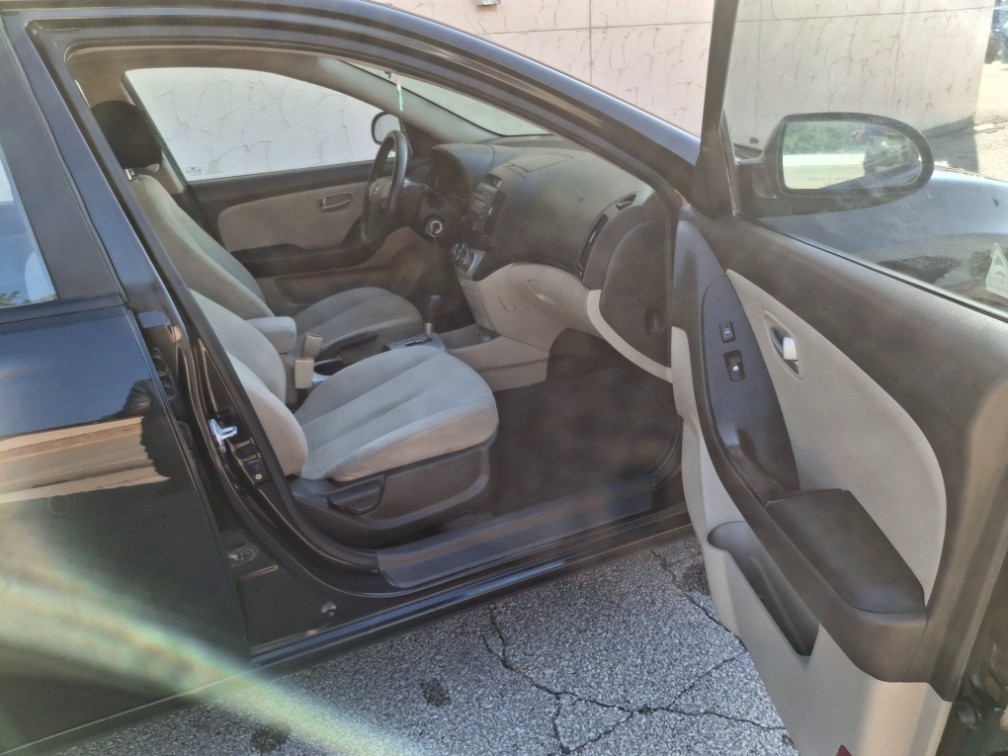 Additional photo of vehicle.