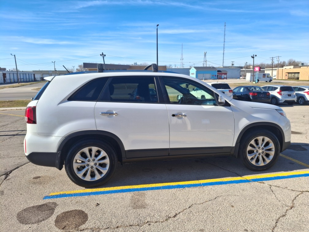 Additional photo of vehicle.