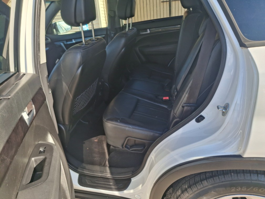 Additional photo of vehicle.