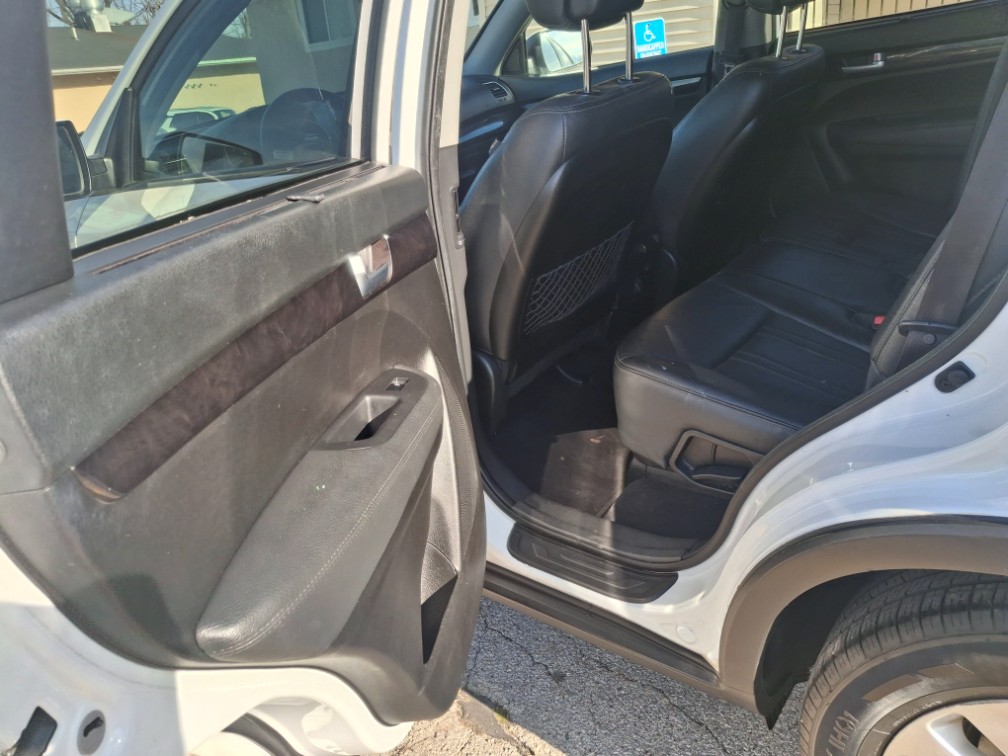 Additional photo of vehicle.