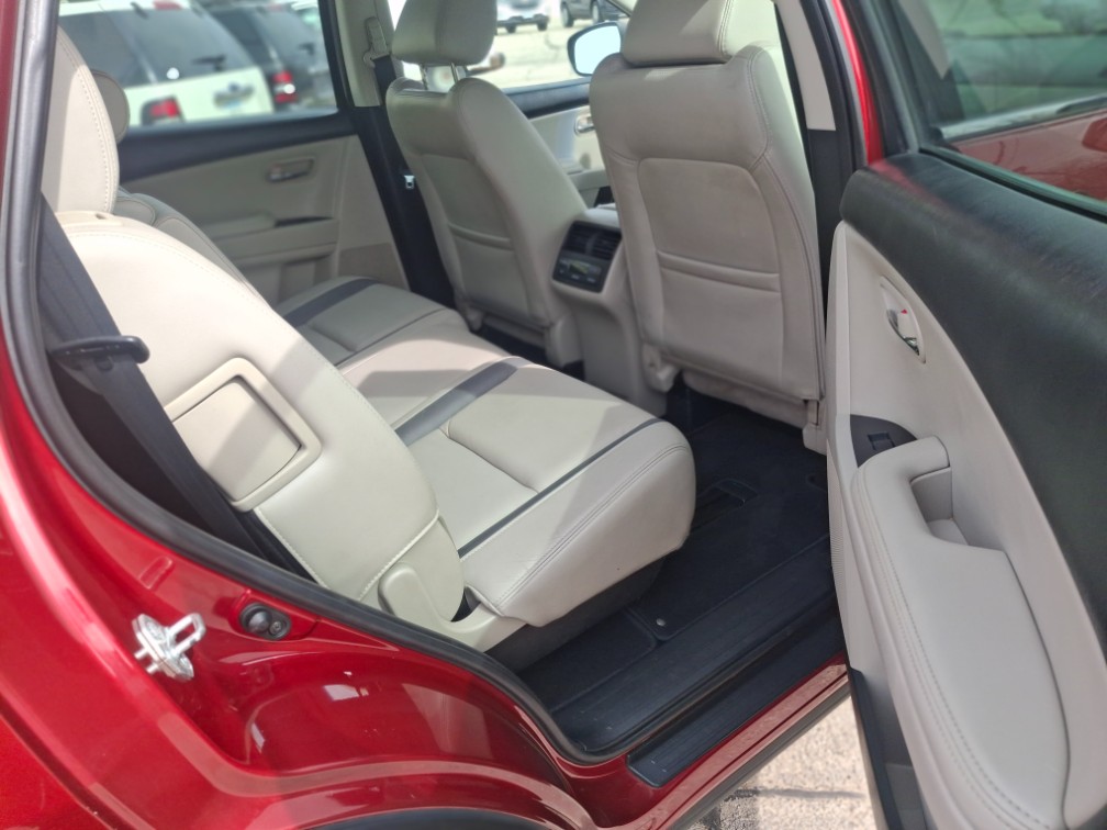 Additional photo of vehicle.