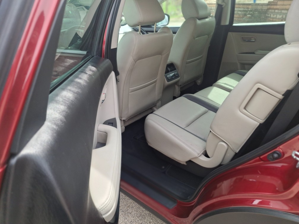 Additional photo of vehicle.