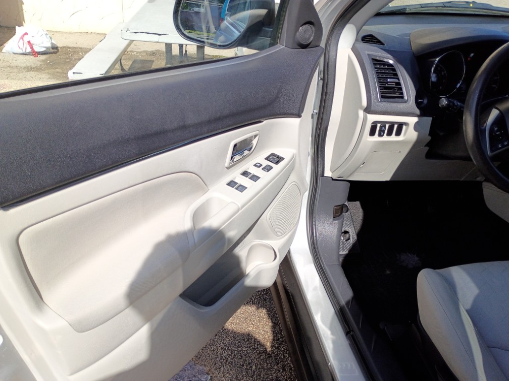 Additional photo of vehicle.