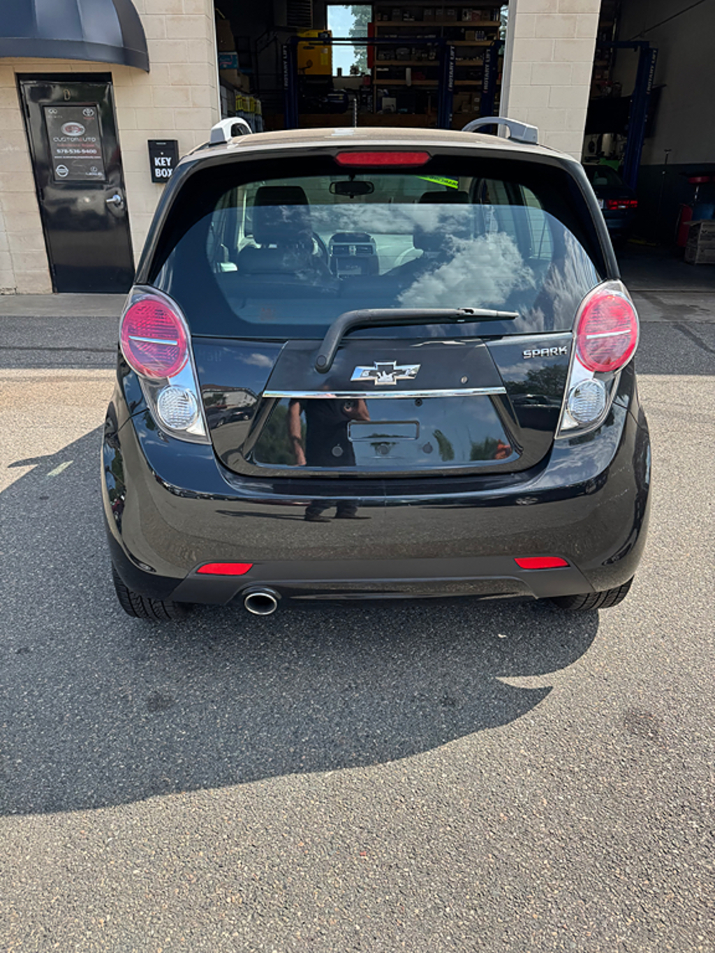 Additional photo of vehicle.
