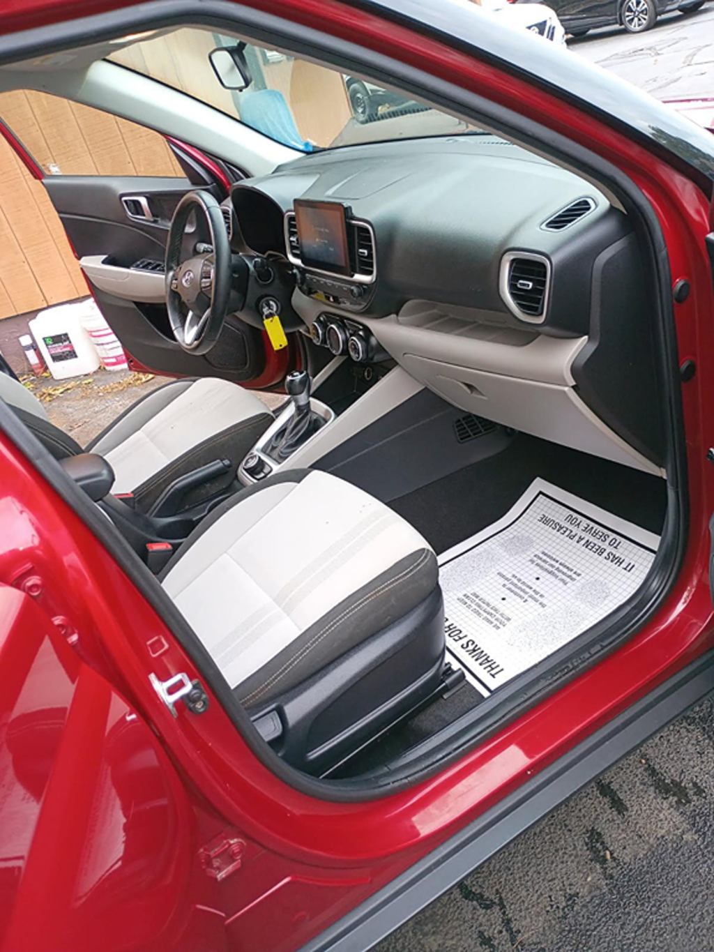 Additional photo of vehicle.
