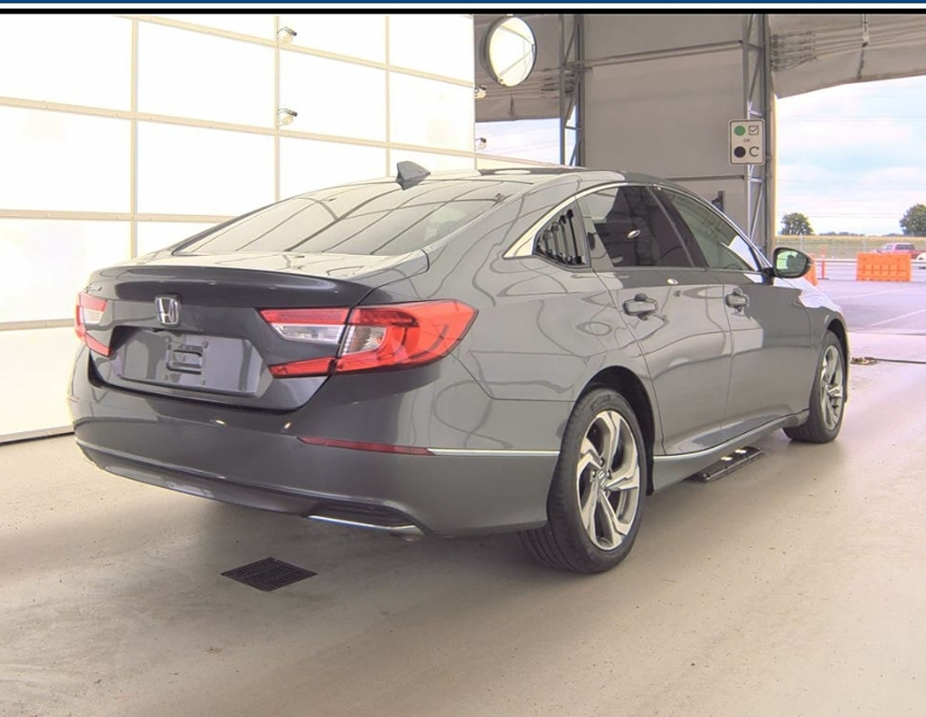 Additional photo of vehicle.