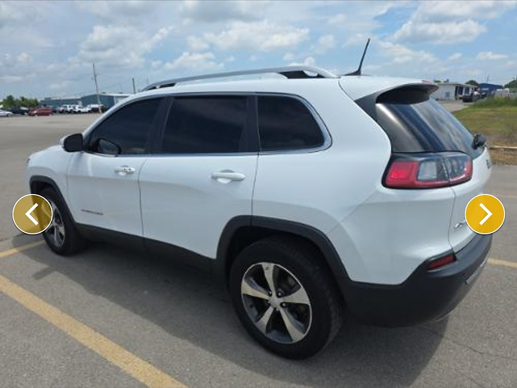 Additional photo of vehicle.