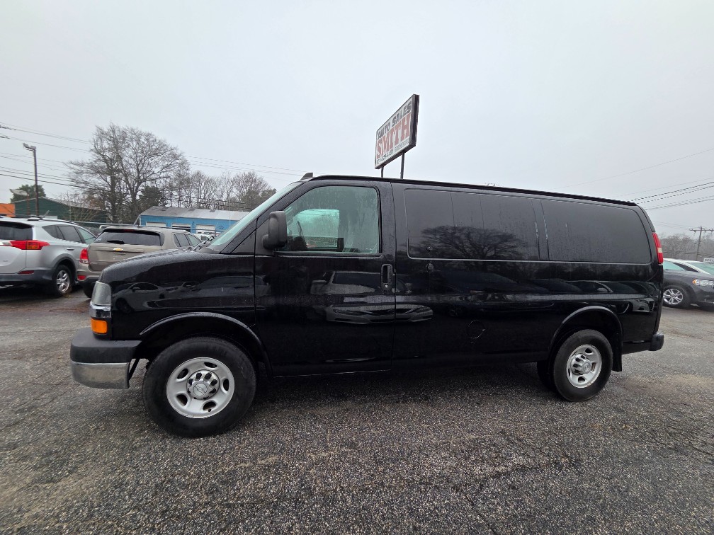 2017 Chevrolet Express 2500 Work Van HD's photo
