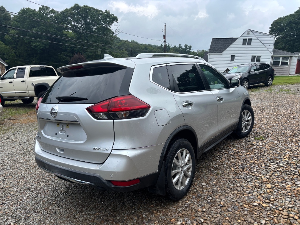 2019 Nissan Rogue SV - Photo 2