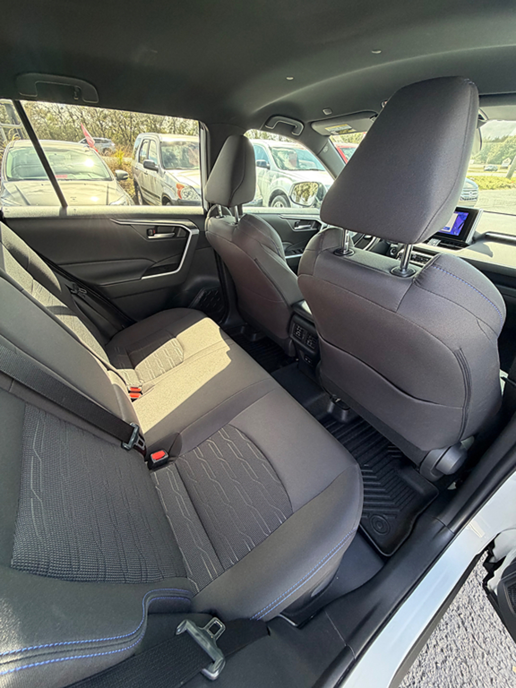 2023 Toyota RAV4 SE - Photo 13