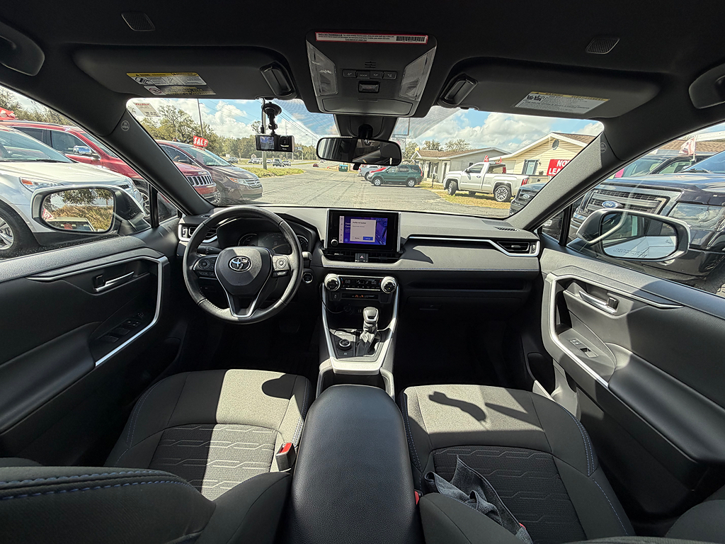 2023 Toyota RAV4 SE - Photo 15