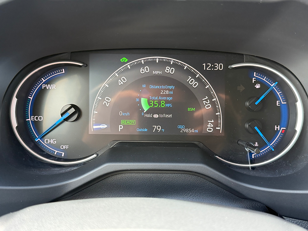 2023 Toyota RAV4 SE - Photo 19