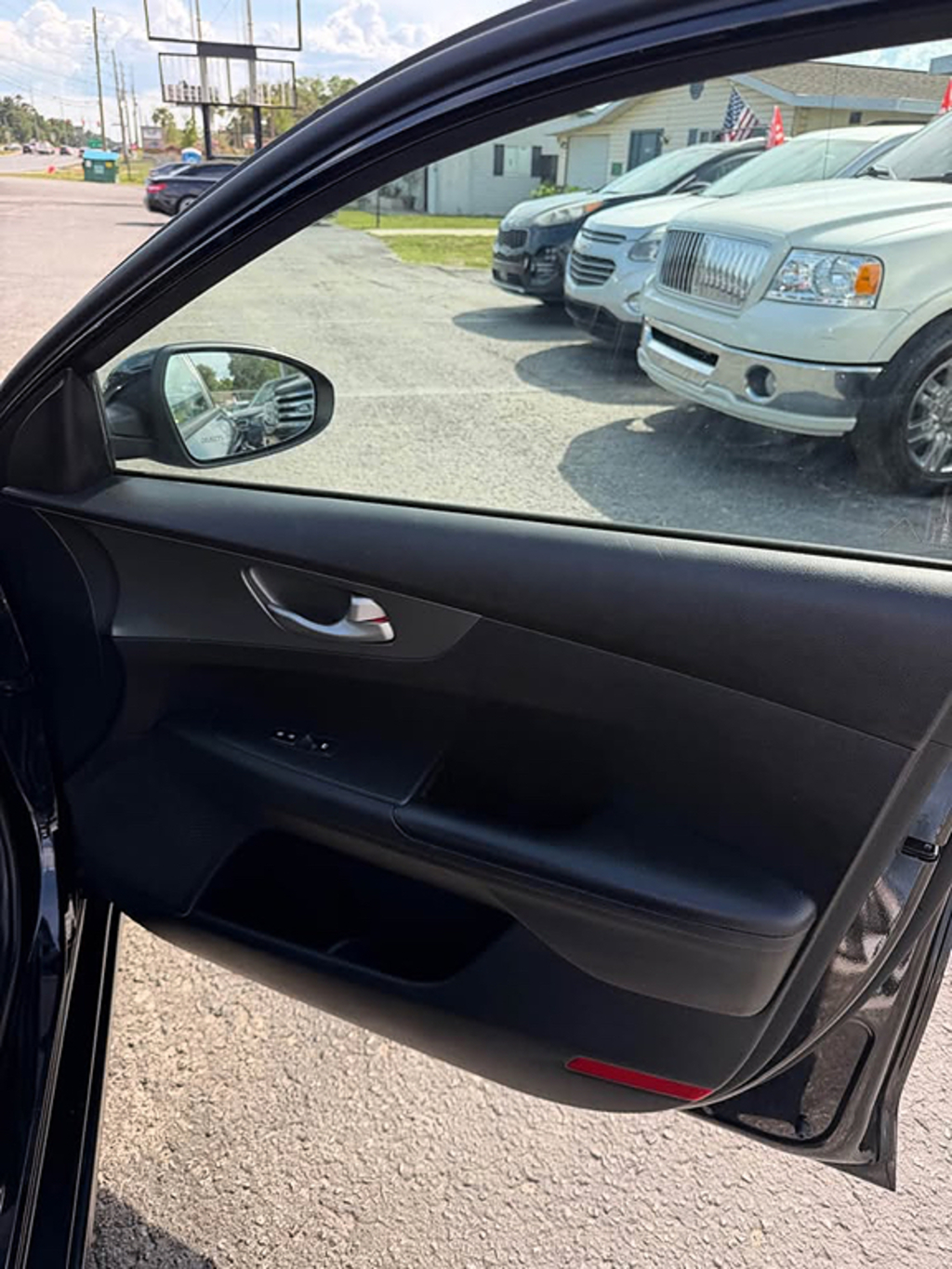 Additional photo of vehicle.