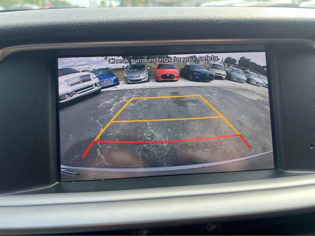 2019 Kia Optima LX - Photo 18
