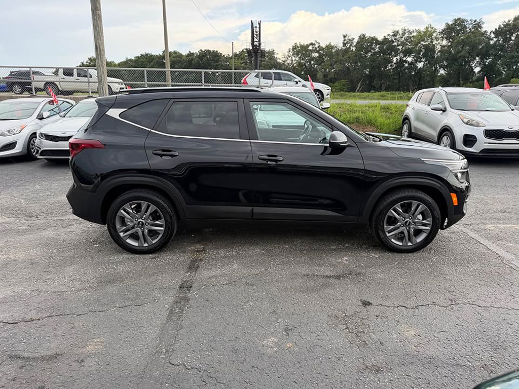 Additional photo of vehicle.