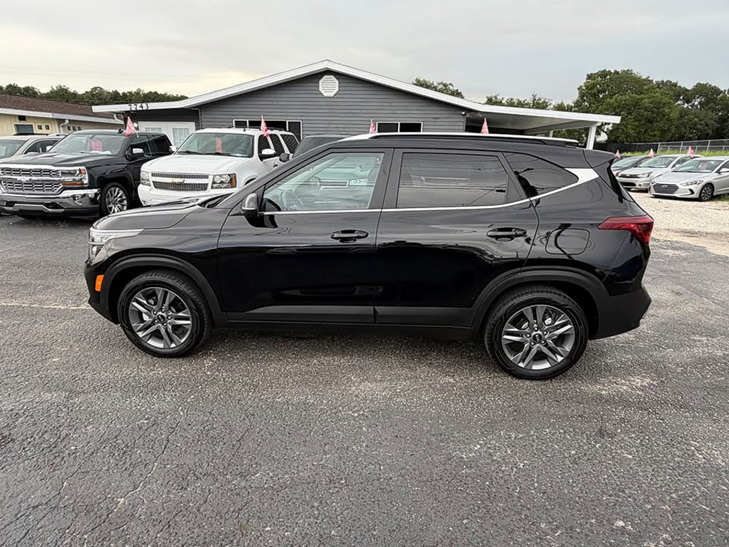 Additional photo of vehicle.