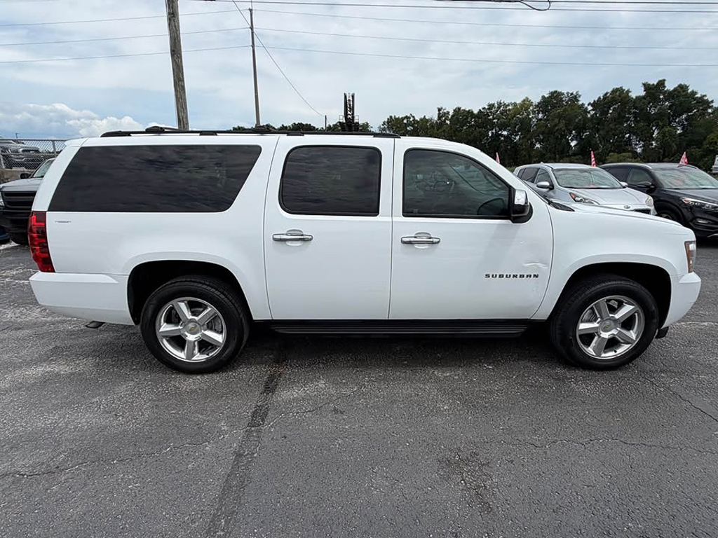 Additional photo of vehicle.