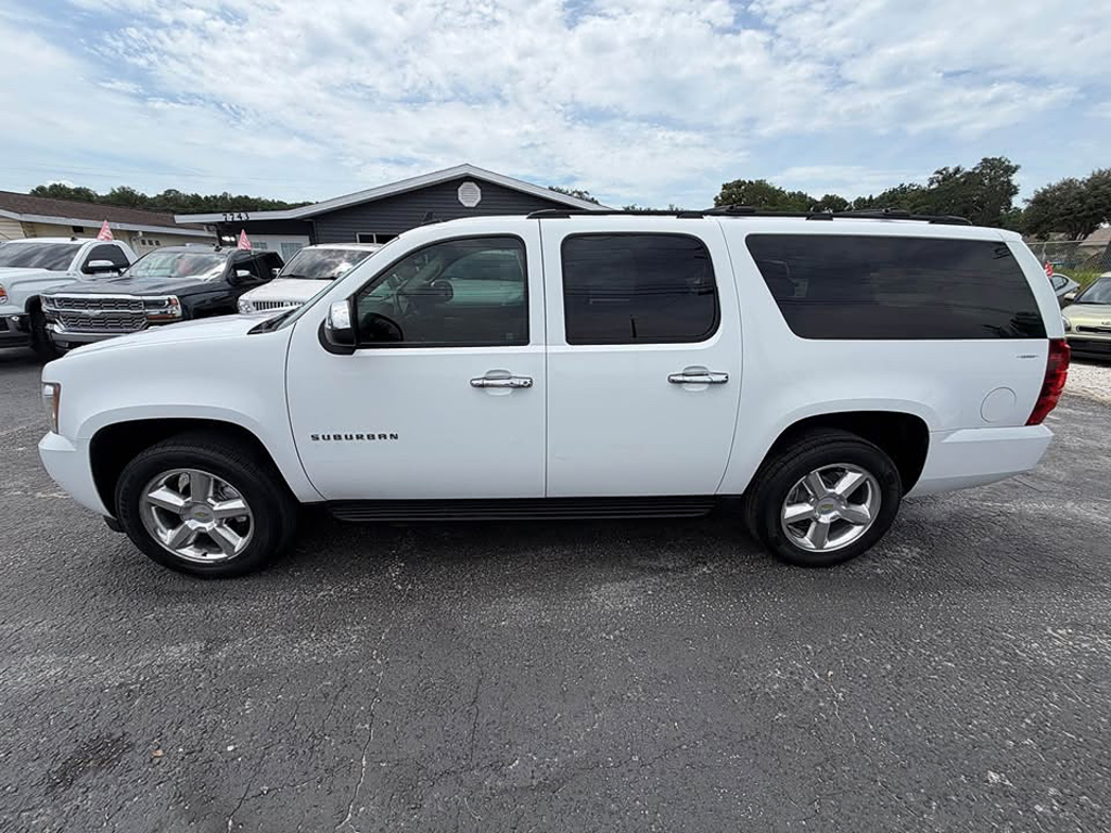 Additional photo of vehicle.