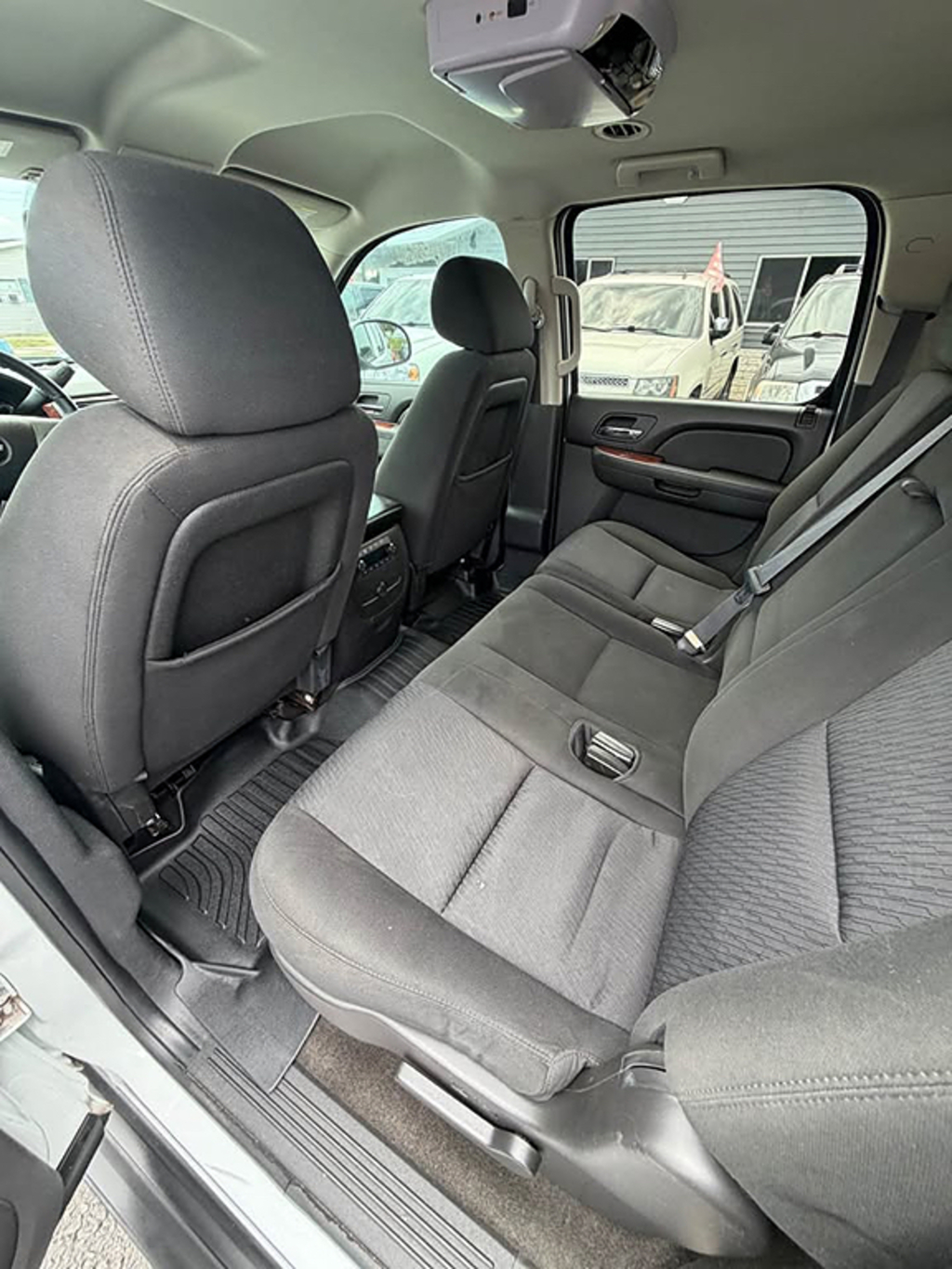 Additional photo of vehicle.