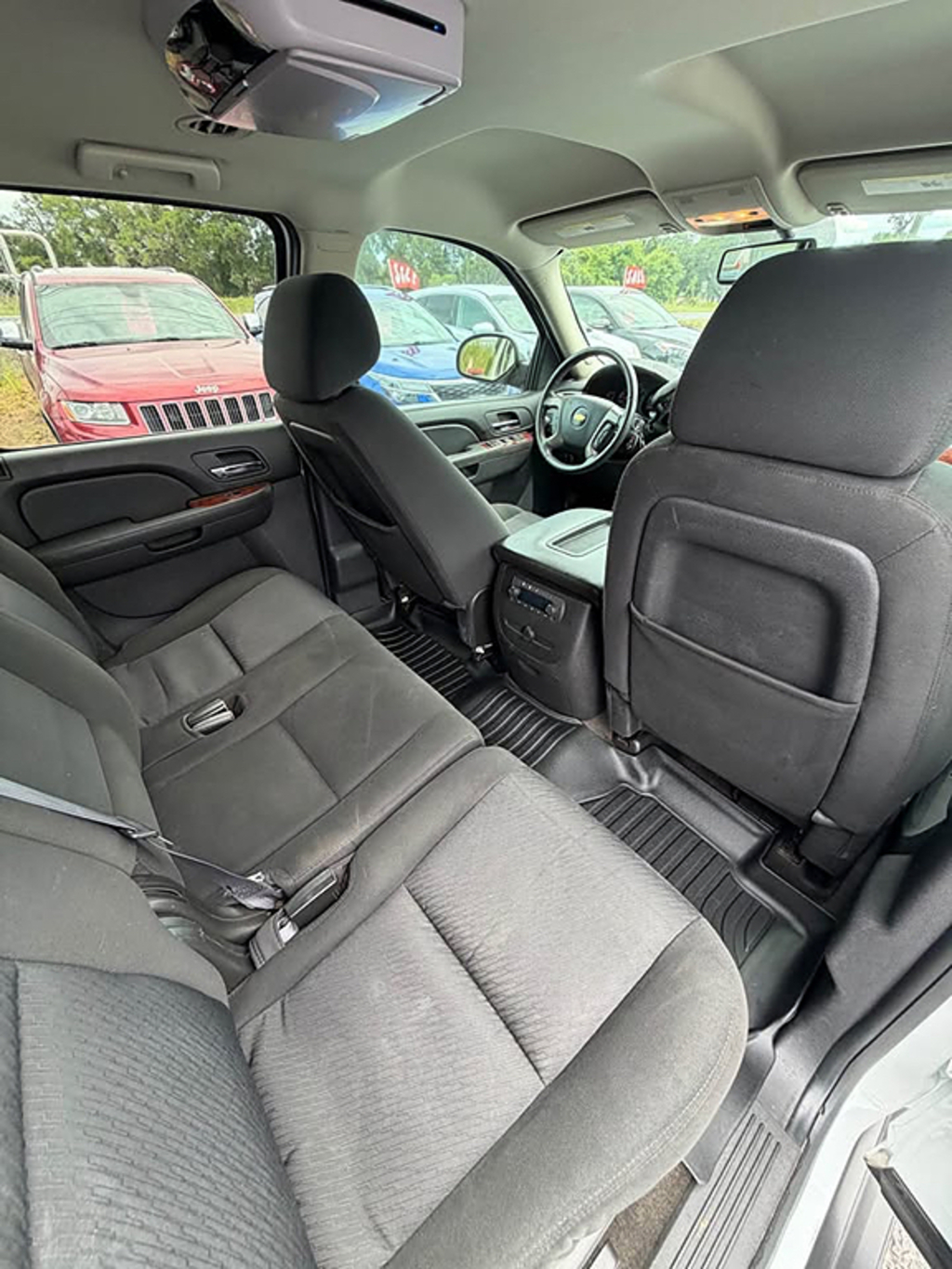 Additional photo of vehicle.