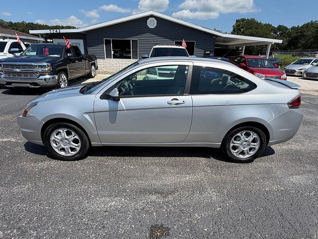 Additional photo of vehicle.