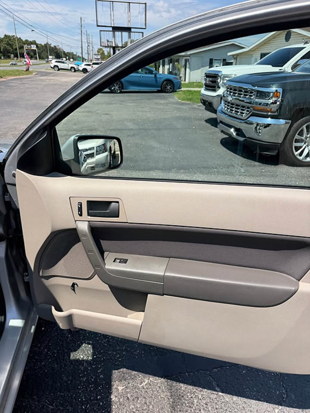 Additional photo of vehicle.