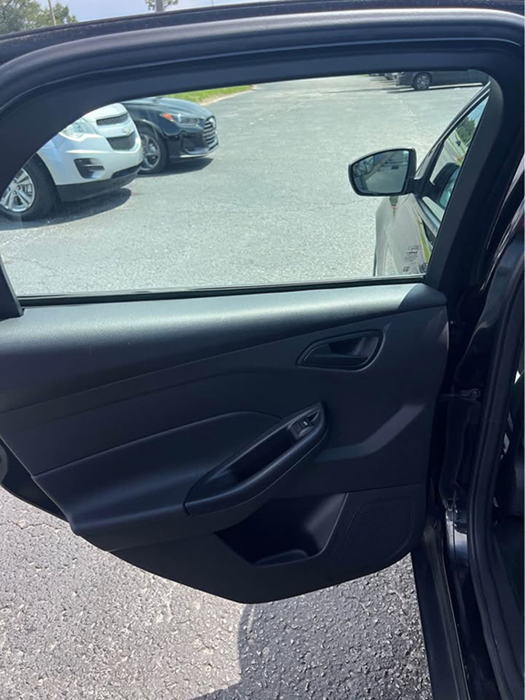 Additional photo of vehicle.
