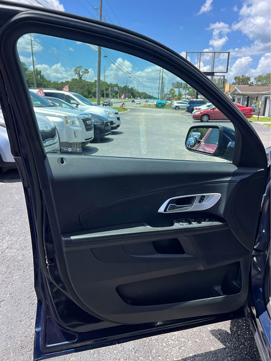 Additional photo of vehicle.