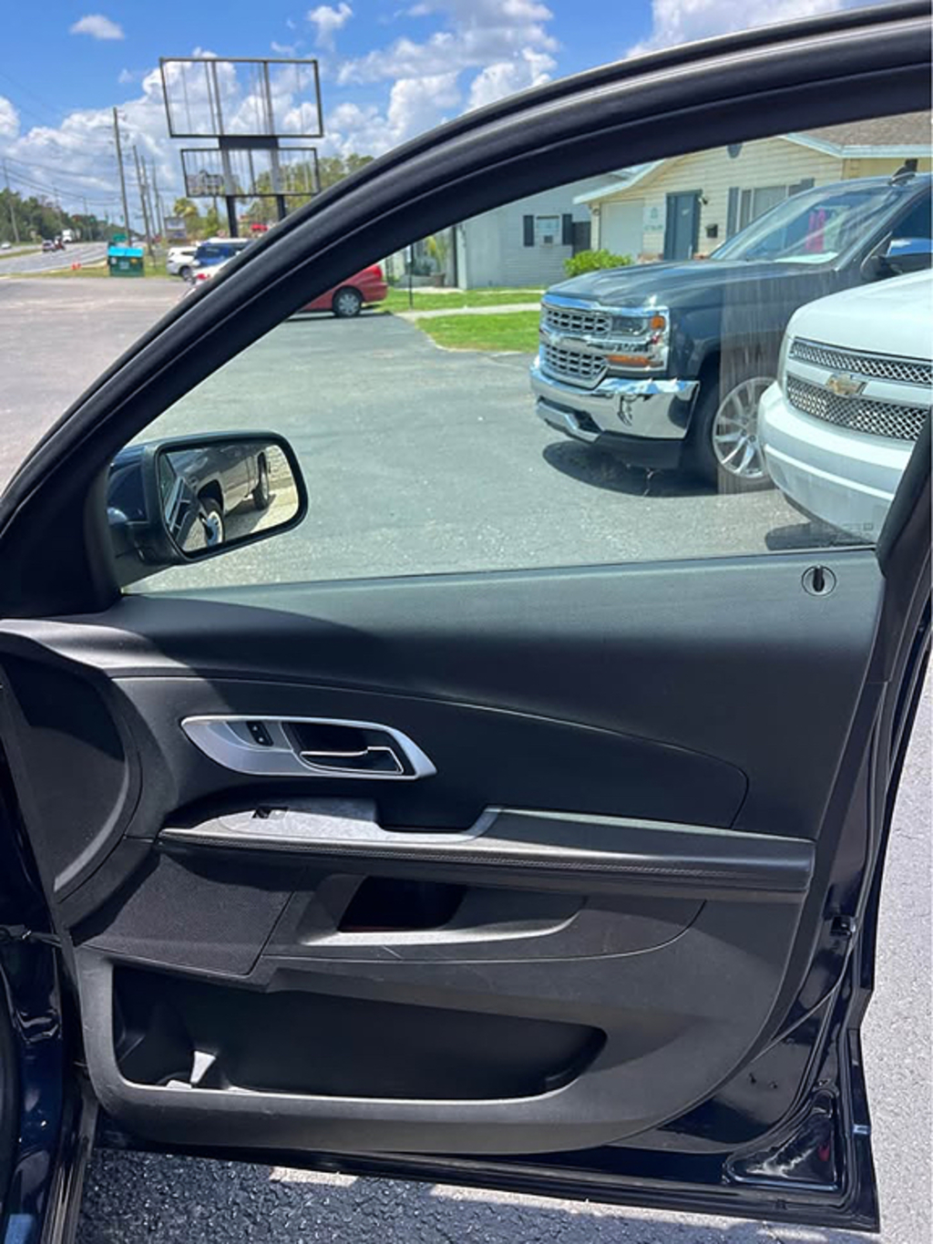 Additional photo of vehicle.