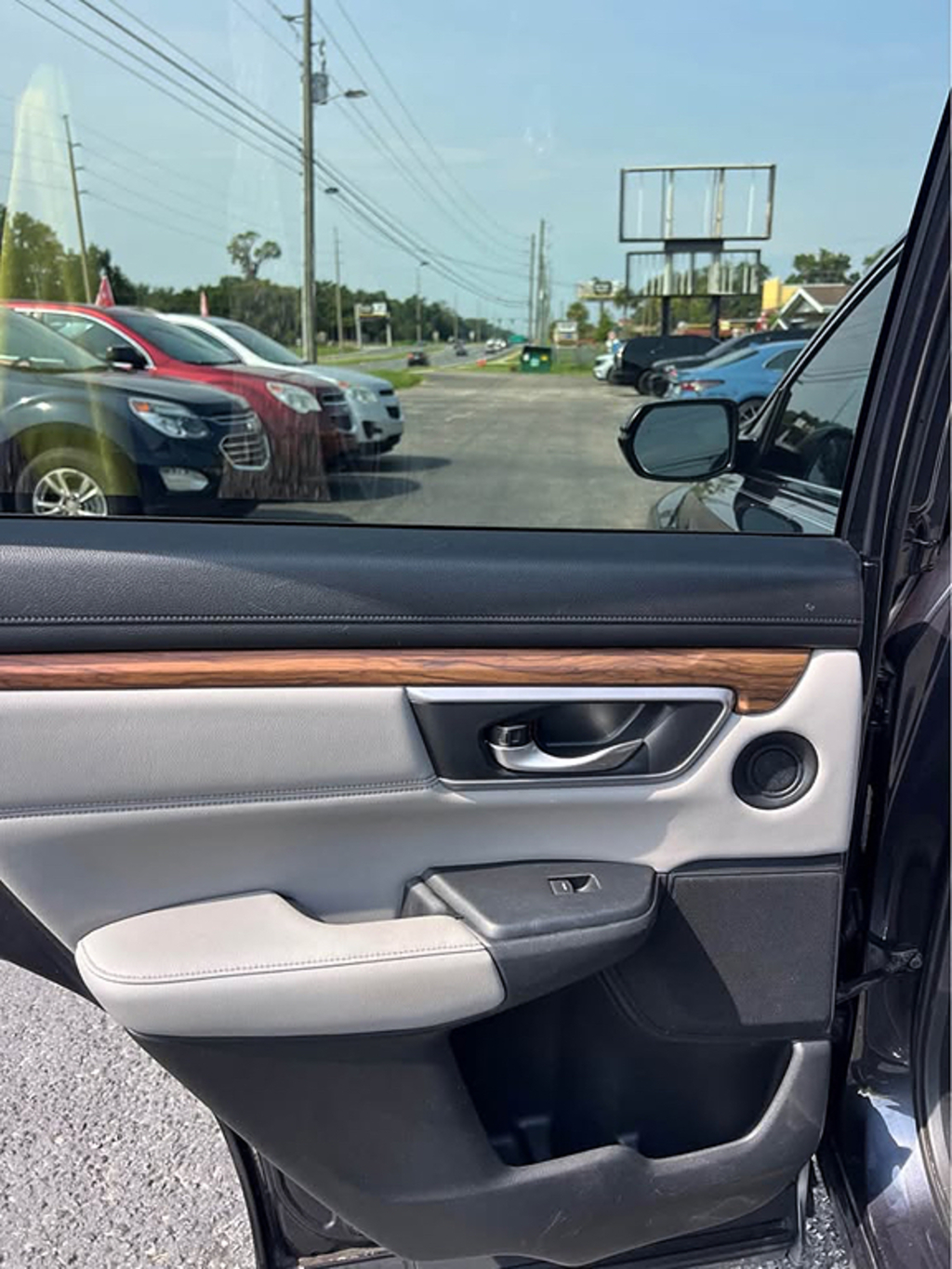 Additional photo of vehicle.