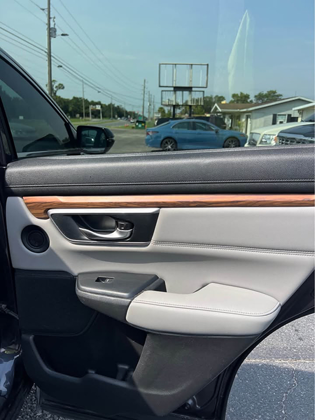 Additional photo of vehicle.