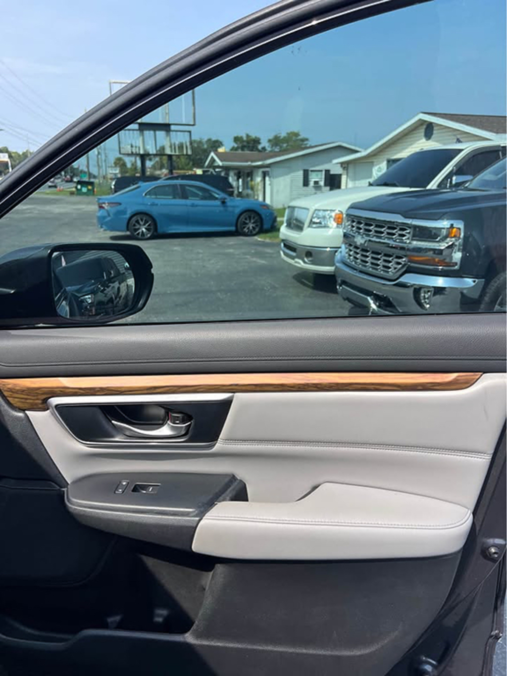 Additional photo of vehicle.
