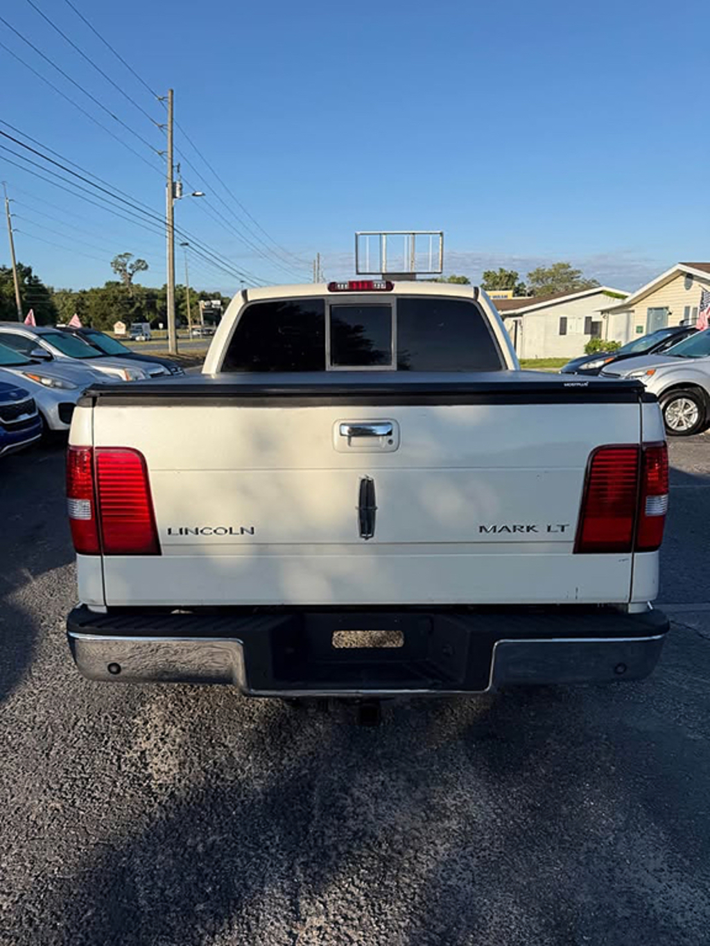 Additional photo of vehicle.