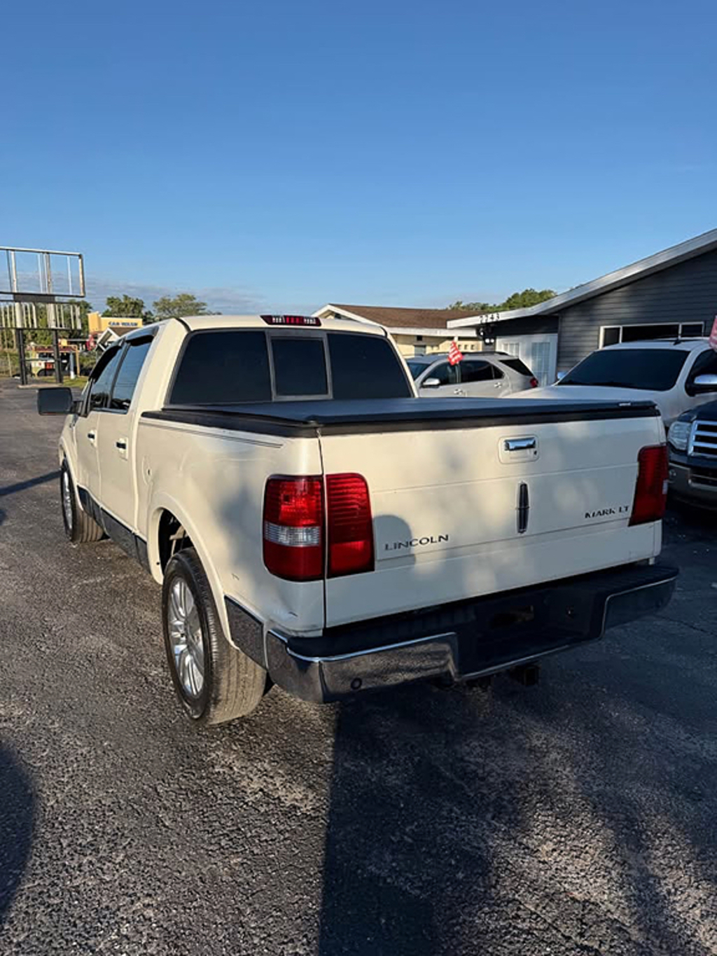 Additional photo of vehicle.