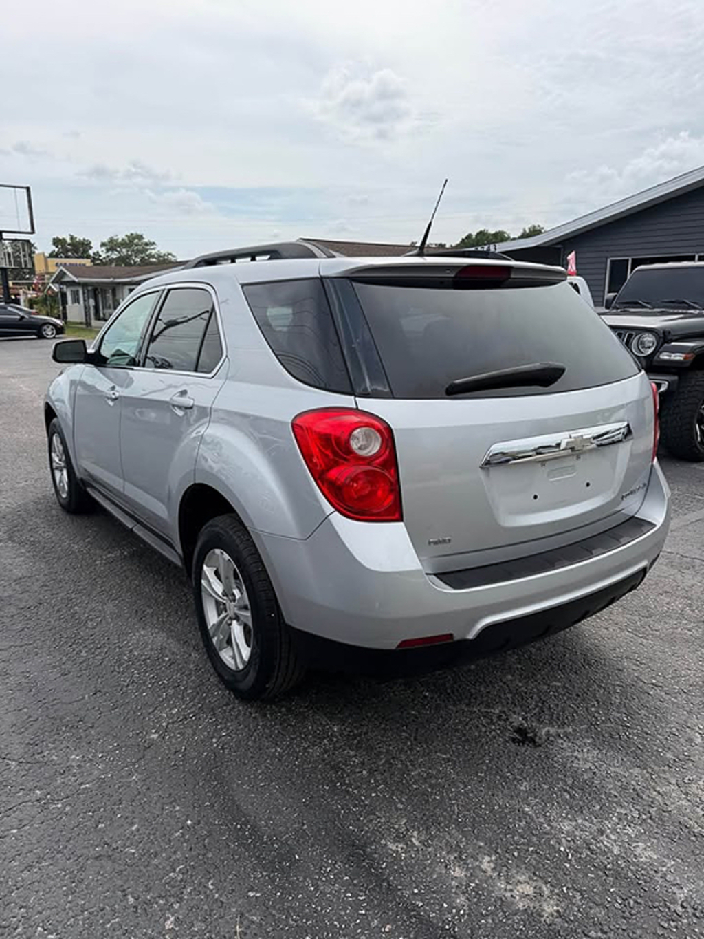 Additional photo of vehicle.