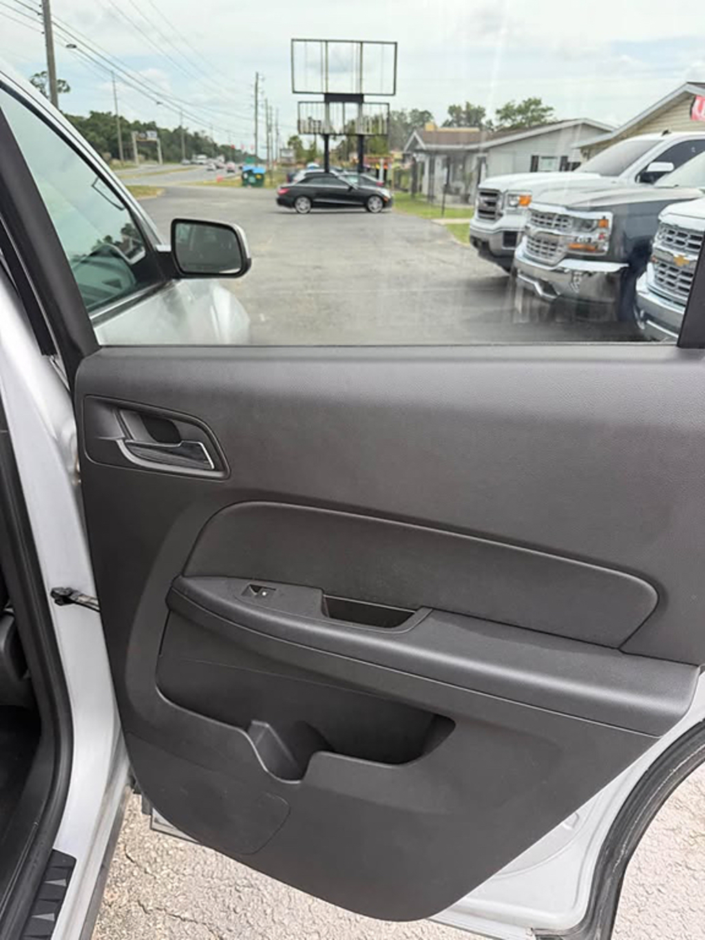Additional photo of vehicle.