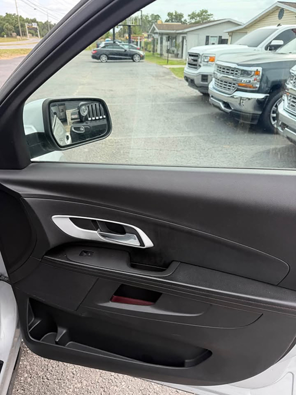 Additional photo of vehicle.