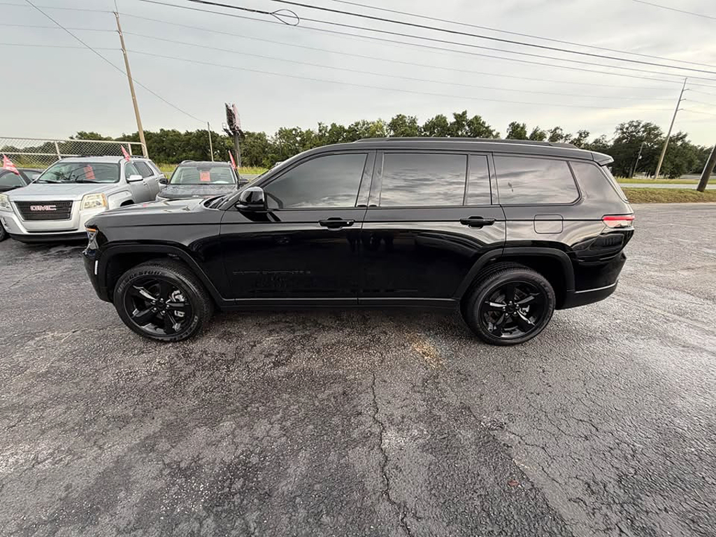 Additional photo of vehicle.