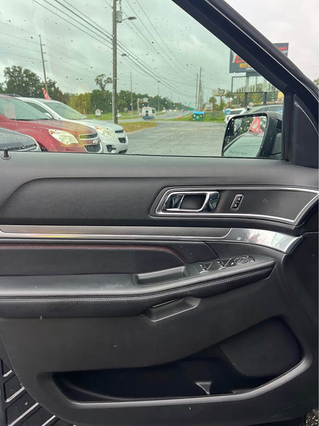 Additional photo of vehicle.