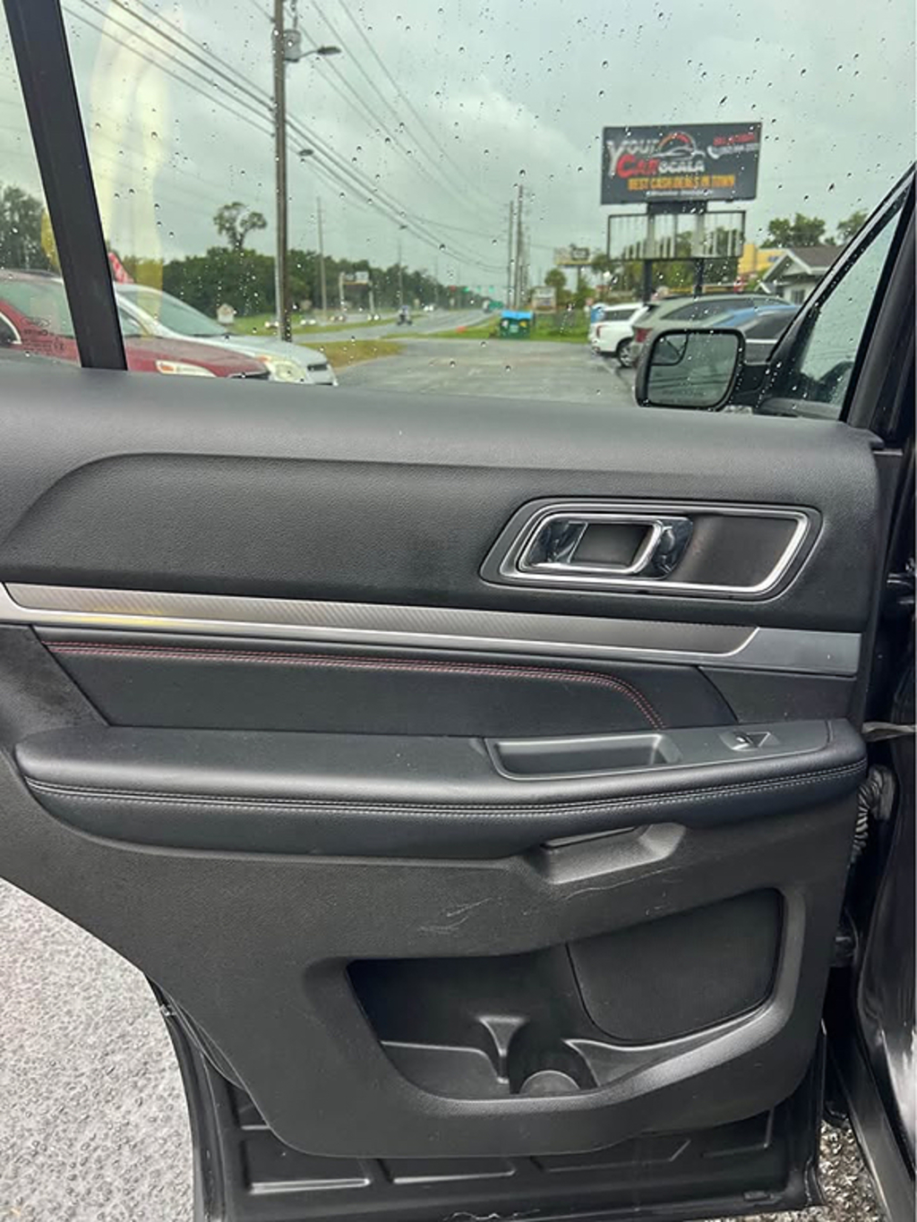 Additional photo of vehicle.