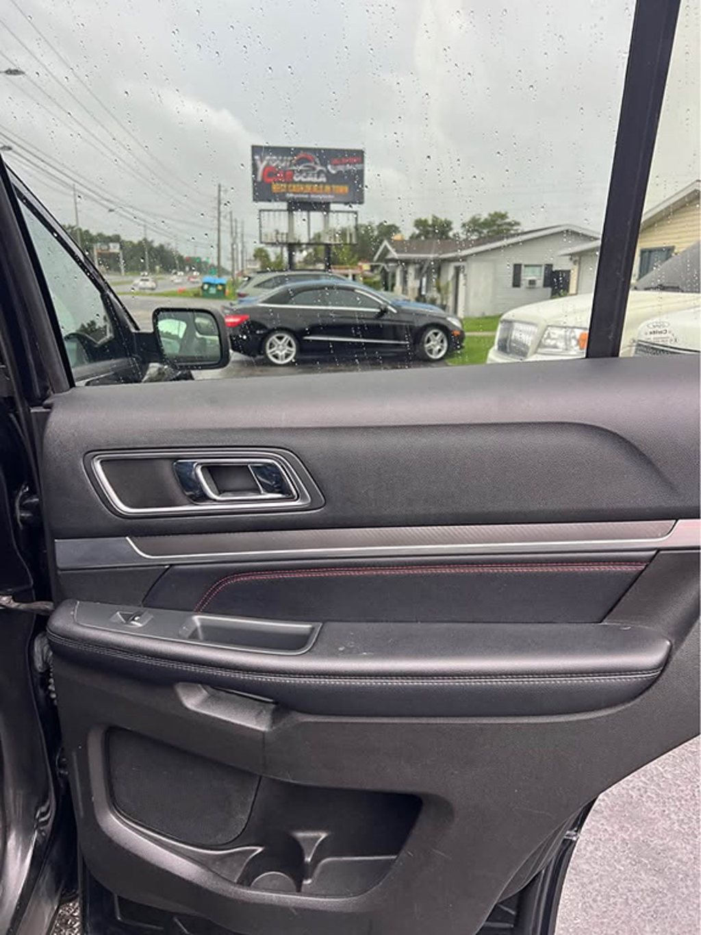 Additional photo of vehicle.