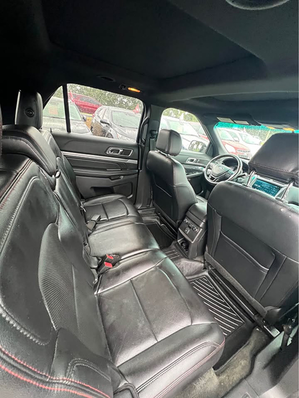 Additional photo of vehicle.