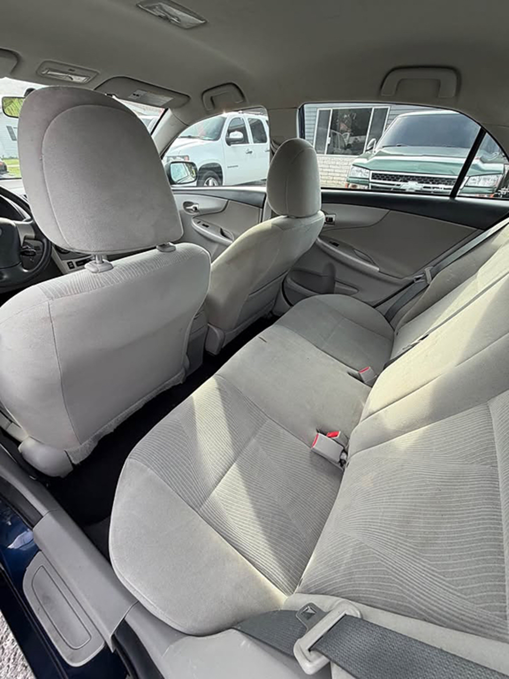Additional photo of vehicle.