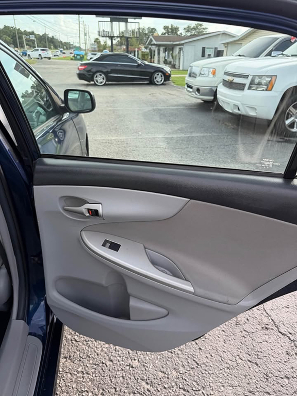 Additional photo of vehicle.