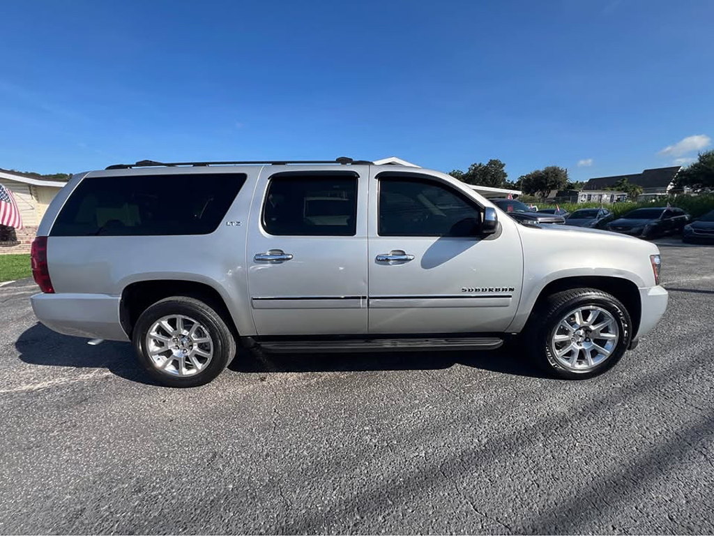 Additional photo of vehicle.