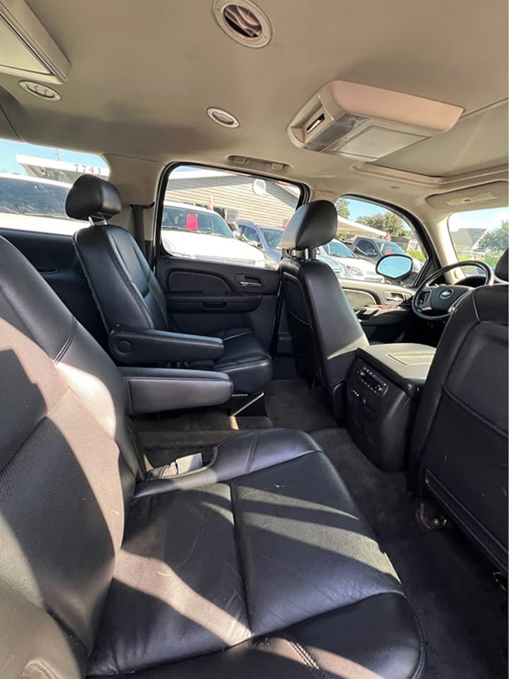 Additional photo of vehicle.
