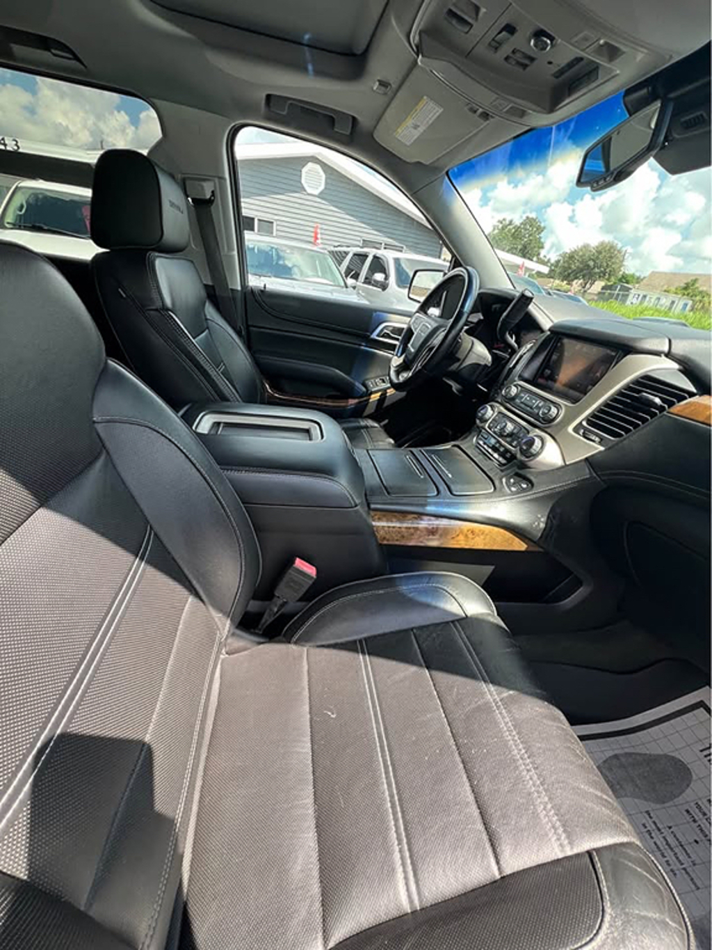 Additional photo of vehicle.