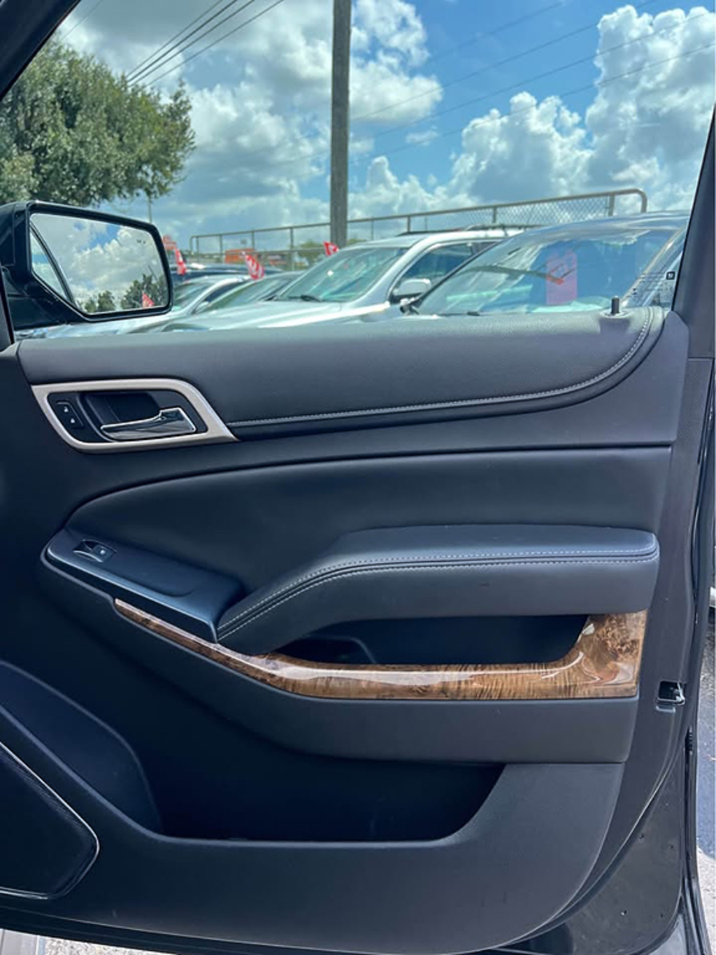 Additional photo of vehicle.