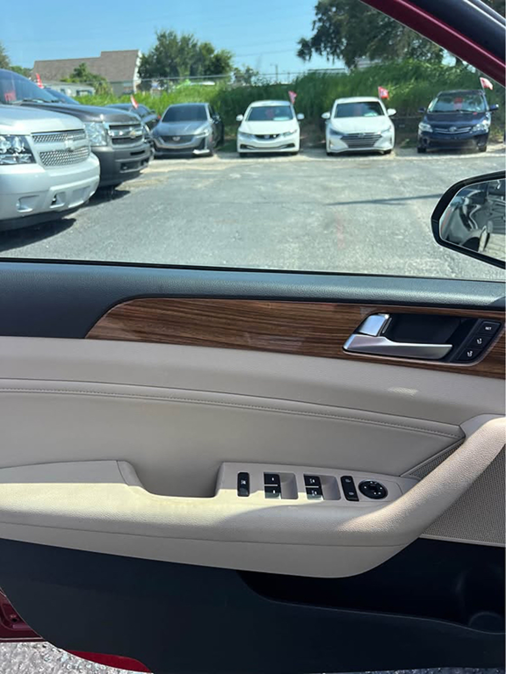 Additional photo of vehicle.
